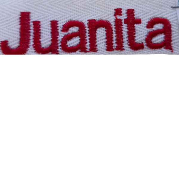 Nombre bordado sobre cinta